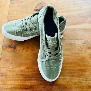 Blowfish canvas sneakers size 8.5